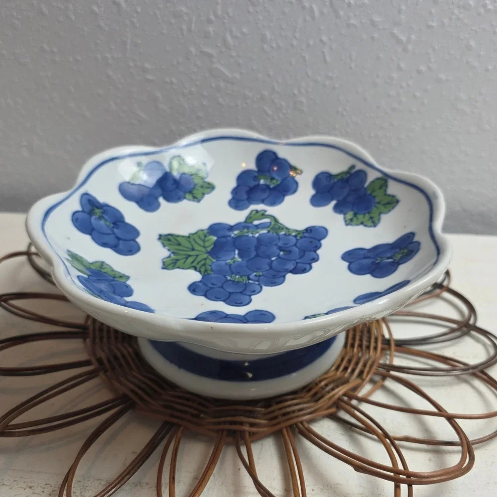 Vintage‎ Hand Painted Ceramic Grape Pedestal Bowl Scalloped Blue White Dish 7.5